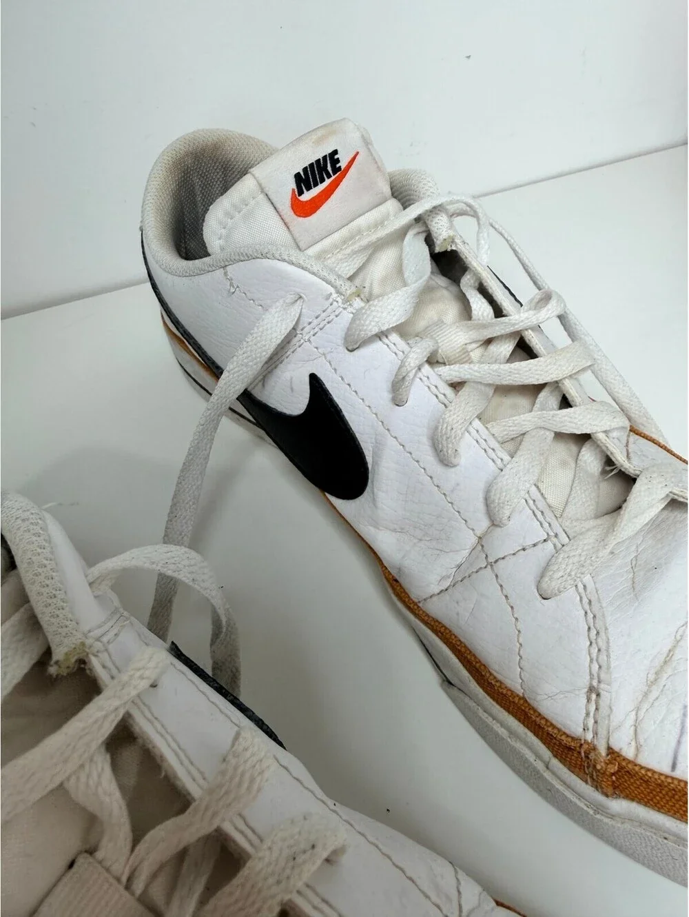 Nike Sweet Classic low top sneakers white size 12 or womens 13.5